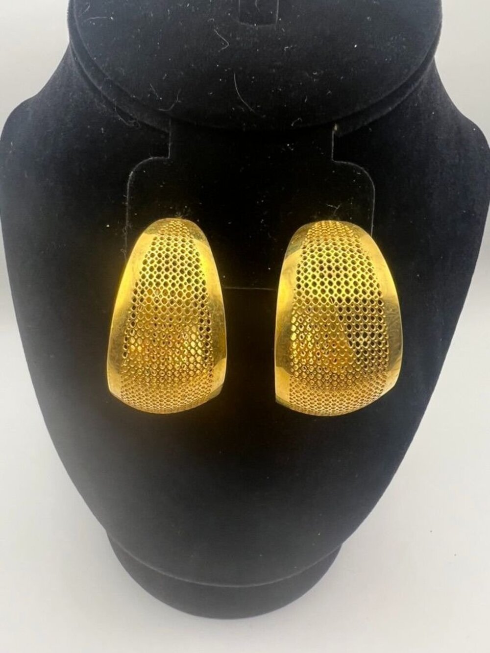 Vintage Gold Tone Honeycomb Mesh Texture Chunky Hoop Earrings Post Back Estate